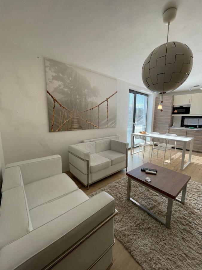 Apartmany Diamant บราติสลาวา ภายนอก รูปภาพ